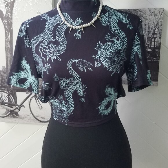 Dragon Print Tie Back Crop Top - Picture 2 of 10